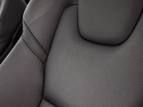 Used 2025 Volvo XC60 B5 Plus image 22