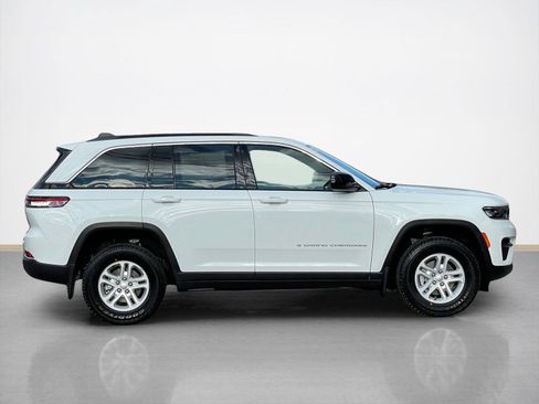 New 2025 Jeep Grand Cherokee Laredo w/ MOPAR Finishing Package image 8