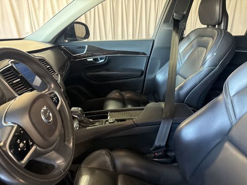 Used 2017 Volvo XC90 T6 Momentum w/ Vision Package image 21