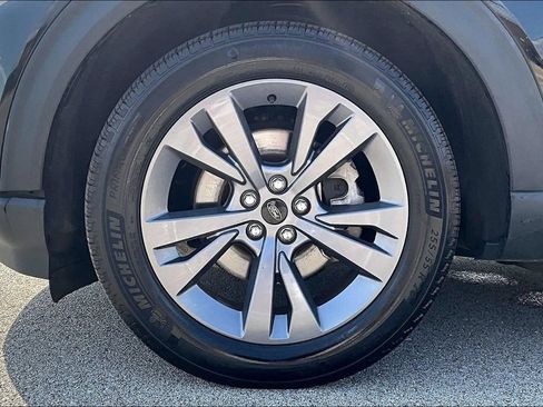 Used 2023 Ford Explorer XLT w/ Equipment Group 202A AWD/4WD image 9