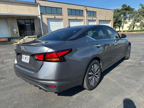 Used 2023 Nissan Altima 2.5 SV w/ SV Premium Package FWD image 5