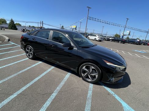Used 2021 Hyundai Elantra SEL w/ Convenience + Premium Package FWD image 7