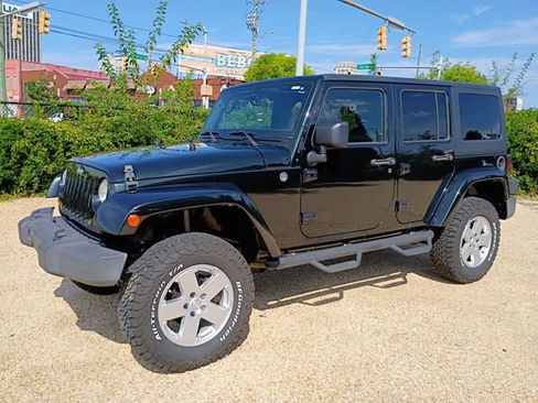 Used 2012 Jeep Wrangler Unlimited Sahara w/ Connectivity Group AWD/4WD image 5