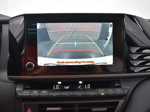 Used 2025 Toyota Camry SE image 17