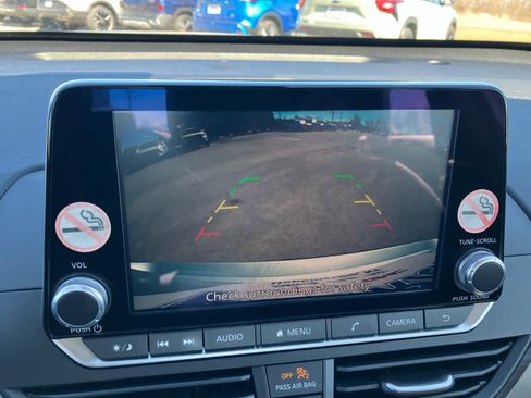 Used 2024 Nissan Altima 2.5 SV image 19