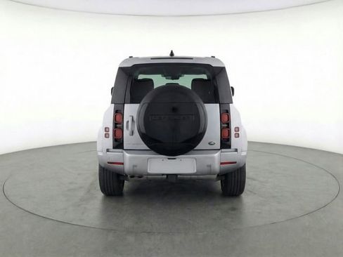 Certified 2022 Land Rover Defender 110 XS Edition image 41
