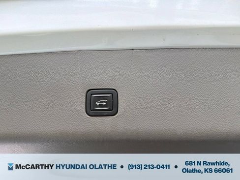 Used 2020 Chevrolet Traverse Premier w/ LPO, Floor Liner Package AWD/4WD image 23