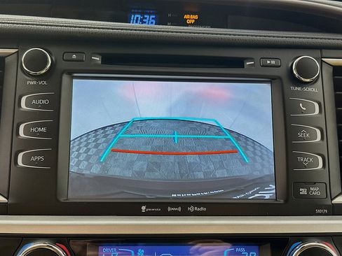 Used 2017 Toyota Highlander XLE FWD image 23