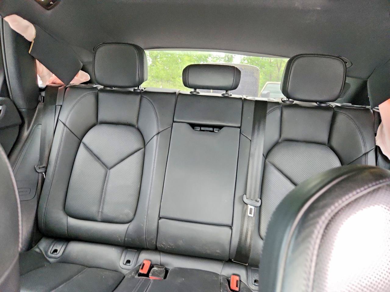 Used 2022 Porsche Macan AWD/4WD image 7