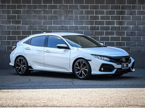 Used 2017 Honda Civic Sport image 2