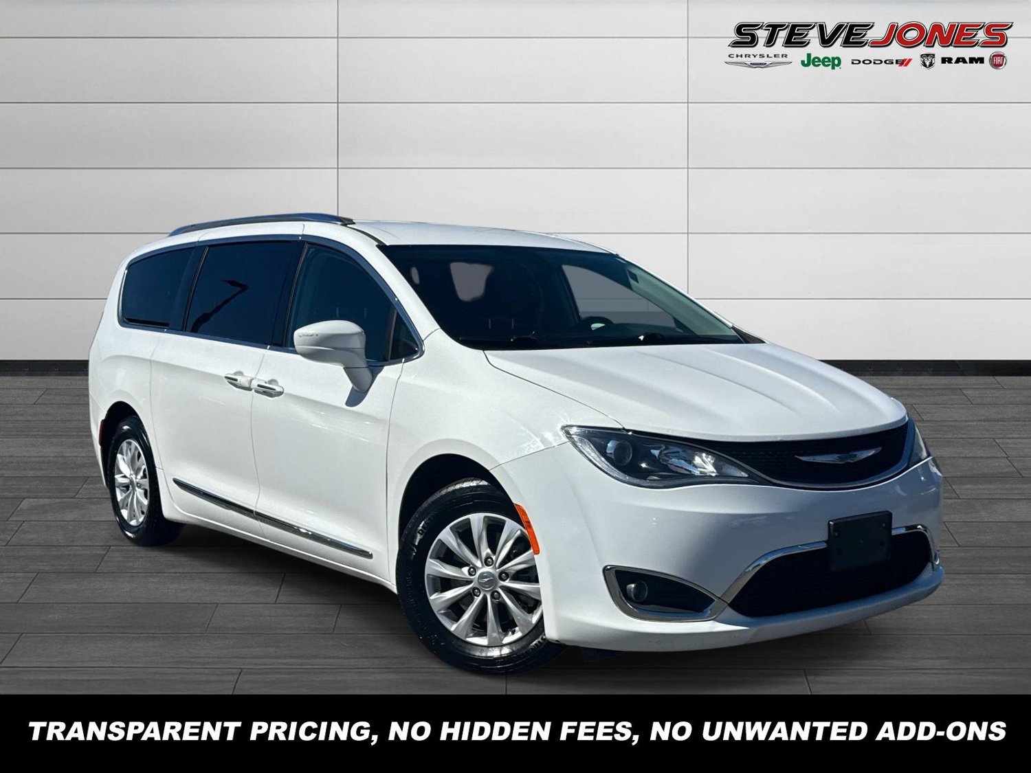 Used 2019 Chrysler Pacifica Touring-L FWD image 1