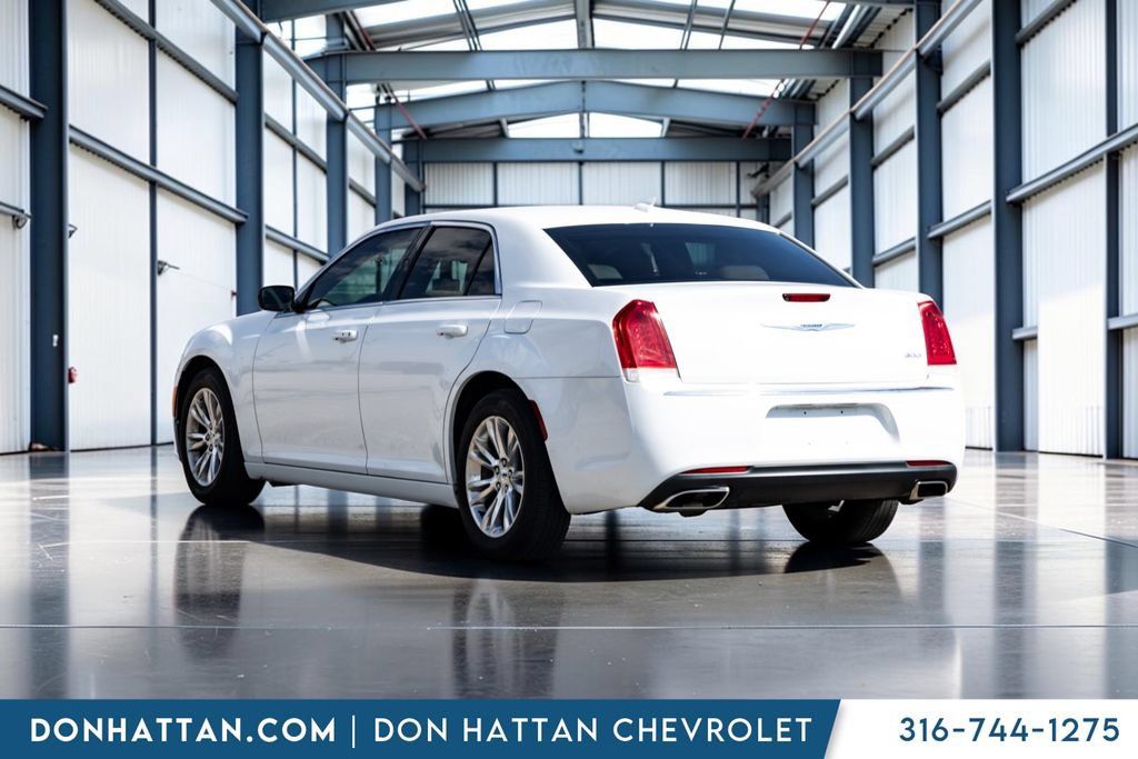 Used 2020 Chrysler 300 Touring w/ Driver Convenience Group RWD image 26