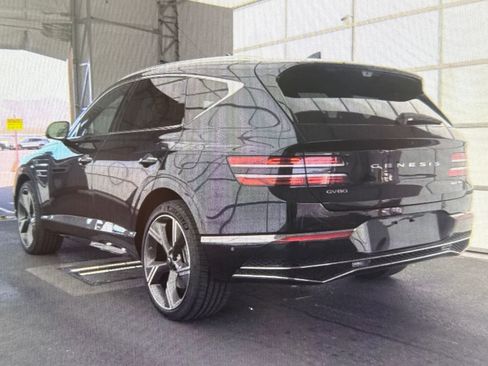 Used 2025 Genesis GV80 3.5T Prestige image 3