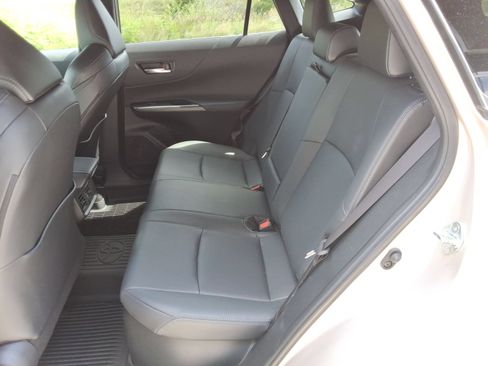 Used 2023 Toyota Venza XLE AWD/4WD image 31