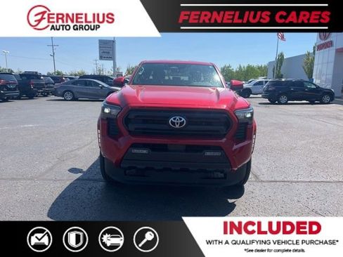 Used 2025 Toyota Tacoma SR5 AWD/4WD image 4