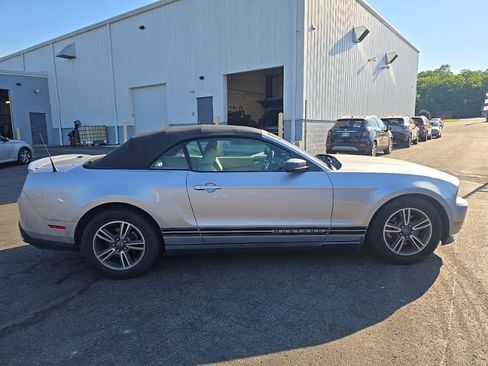 Used 2011 Ford Mustang Premium w/ 201A Rapid Spec Order Code RWD image 9