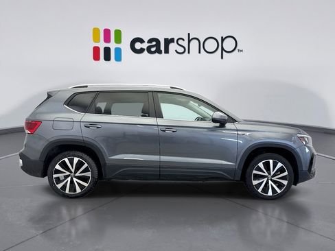 Used 2024 Volkswagen Taos SE image 6