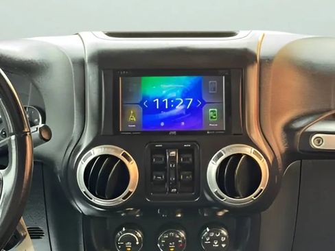 Used 2016 Jeep Wrangler Unlimited Rubicon w/ Connectivity Group AWD/4WD image 26