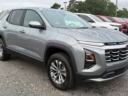 New 2026 Chevrolet Equinox LT w/ Convenience Package II FWD image 6