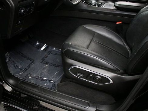 Used 2023 Jeep Wagoneer L Series III w/ Preferred Equipment Group image 26