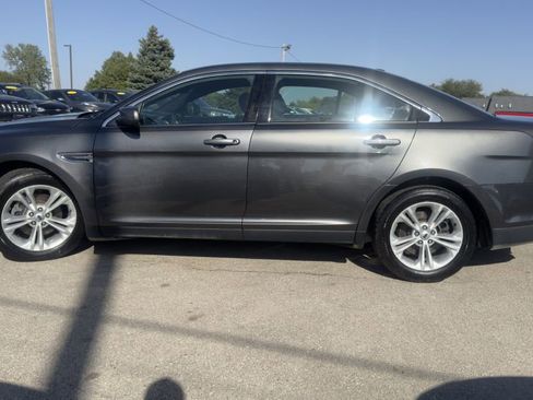 Used 2017 Ford Taurus SEL image 4