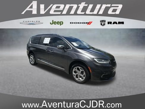 Used 2021 Chrysler Pacifica Limited AWD/4WD image 1
