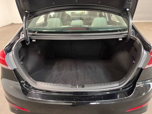 Used 2017 Hyundai Elantra SE image 16