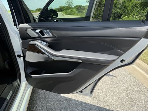 Used 2023 BMW X7 xDrive40i w/ Premium Package image 48