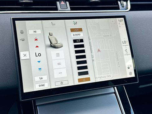 Used 2025 Land Rover Range Rover Evoque S image 17