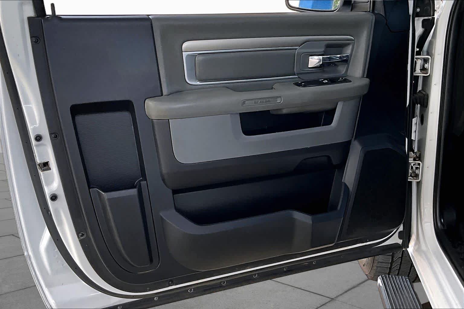 Used 2016 RAM 1500 Express RWD image 19