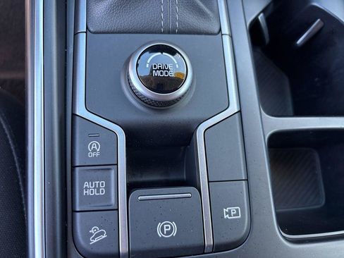 Used 2025 Kia Sorento LX FWD image 24