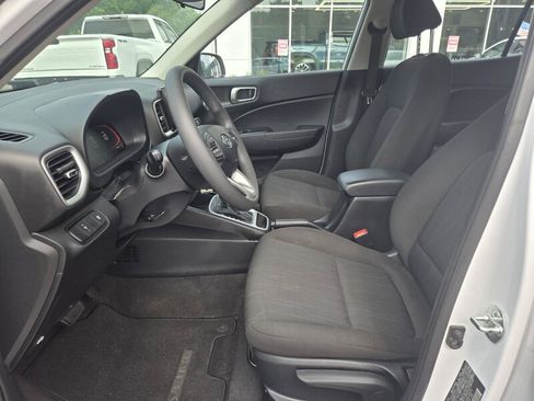 Used 2024 Hyundai Venue SE FWD image 17