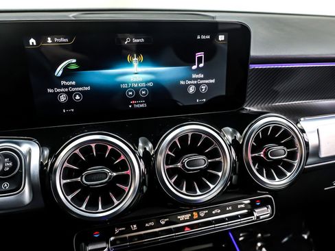 Used 2022 Mercedes-Benz GLB 250 4MATIC image 21