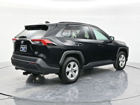 Used 2020 Toyota RAV4 XLE image 5