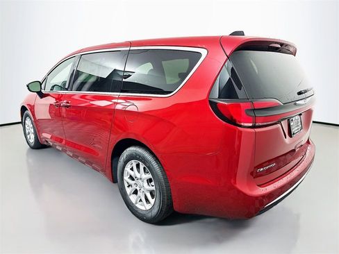 New 2026 Chrysler Pacifica Select image 5
