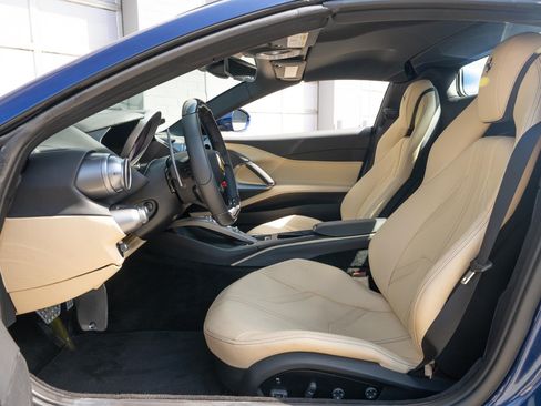Used 2021 Ferrari 812 GTS RWD image 34