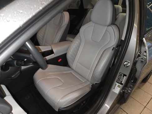 Used 2023 Hyundai Elantra Limited w/ Cargo Package image 11