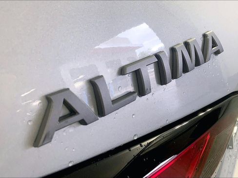 Used 2024 Nissan Altima 2.5 SV AWD/4WD image 8
