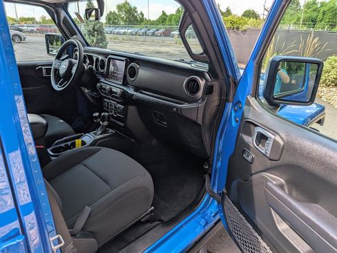 Used 2023 Jeep Gladiator Sport image 11