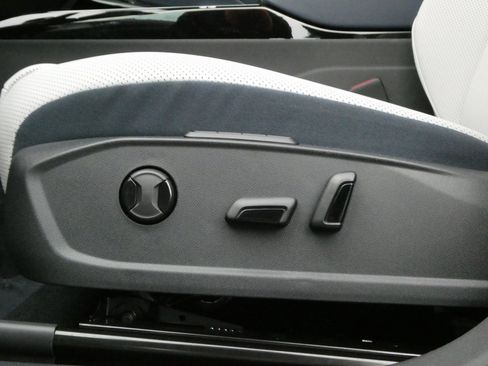 New 2025 Volkswagen ID.4 Pro S image 9