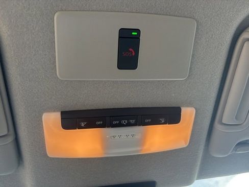 Used 2024 Nissan Kicks SR image 32