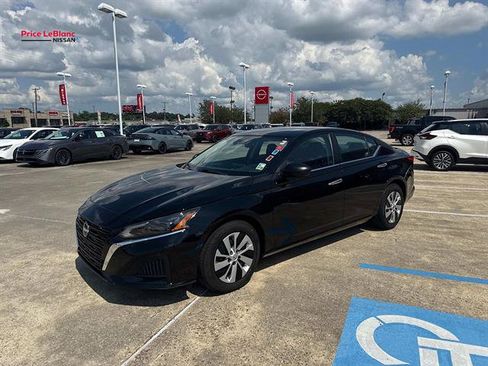Used 2025 Nissan Altima 2.5 S FWD image 3