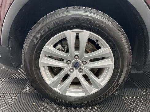 Used 2018 Ford Explorer XLT image 34