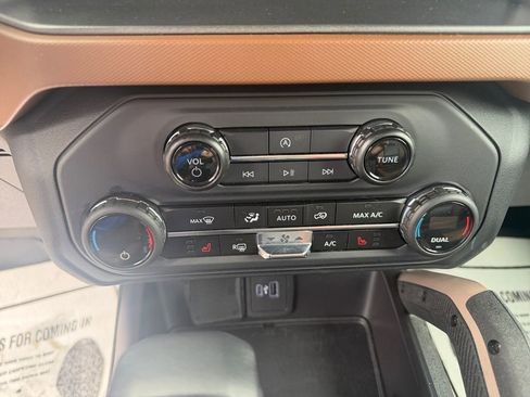 Used 2024 Ford Bronco Outer Banks w/ Sasquatch Package AWD/4WD image 13