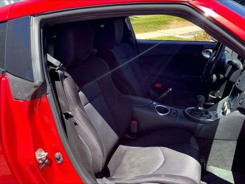 Used 2020 Nissan 370Z Coupe RWD image 7