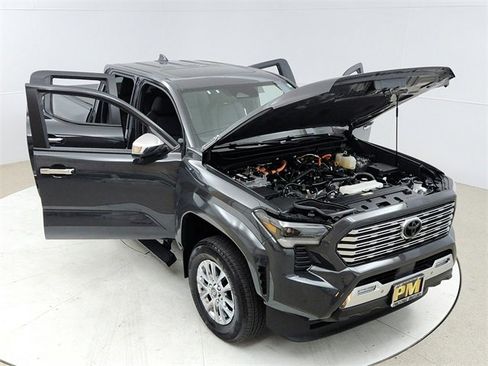 Used 2025 Toyota Tacoma Limited image 21