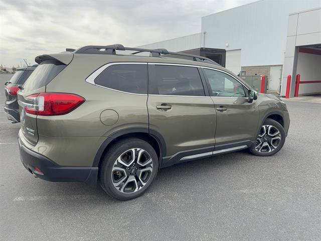 Used 2023 Subaru Ascent Limited w/ Technology Package AWD/4WD image 2