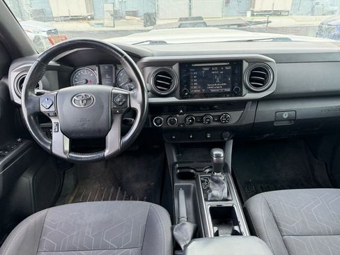 Used 2017 Toyota Tacoma TRD Sport w/ Tow Package (A/T) image 7