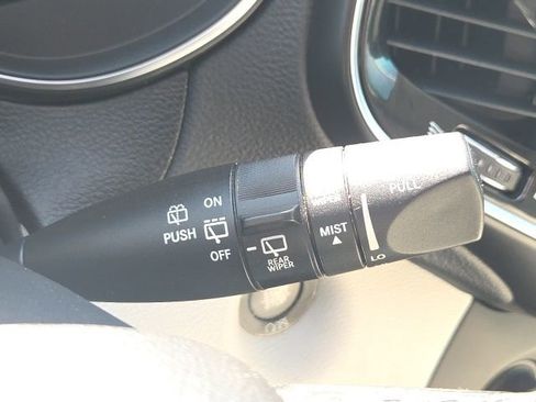 Used 2019 Jeep Cherokee Limited FWD image 41