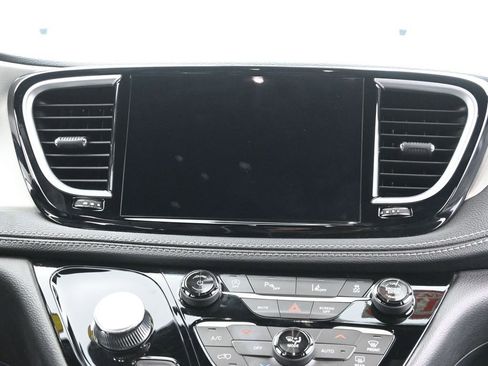 Used 2023 Chrysler Pacifica Limited w/ S Appearance Package image 26